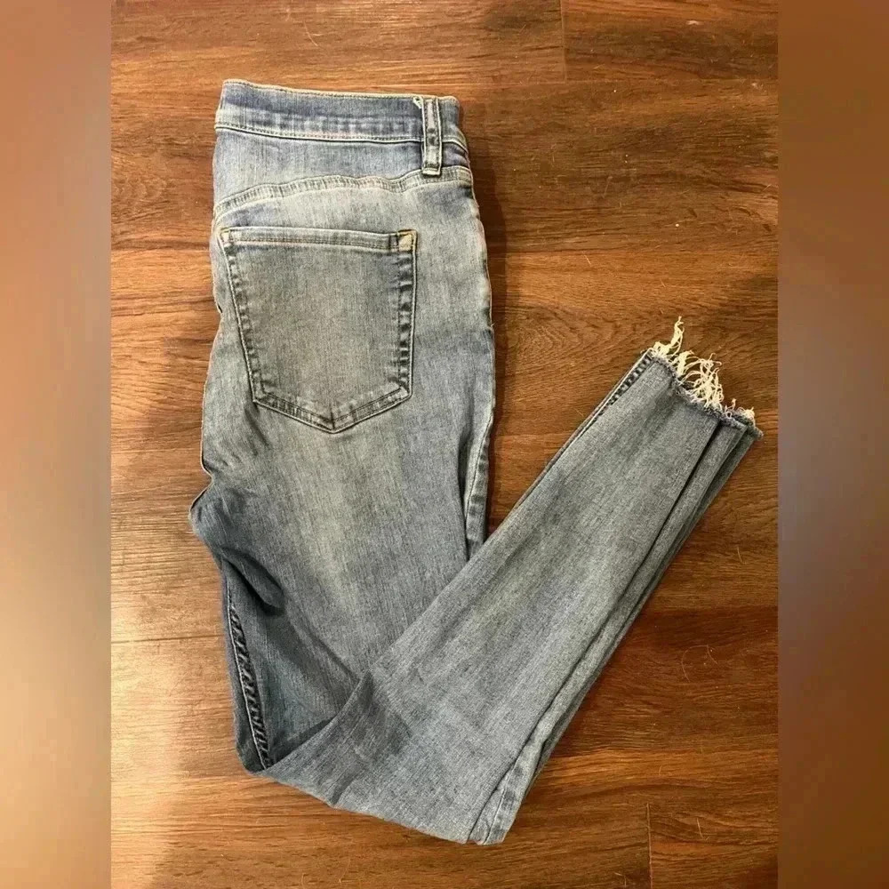 FREE PEOPLE Womens light wash blue denim skinny jeans button up size 30 EUC - Picture 4 of 5